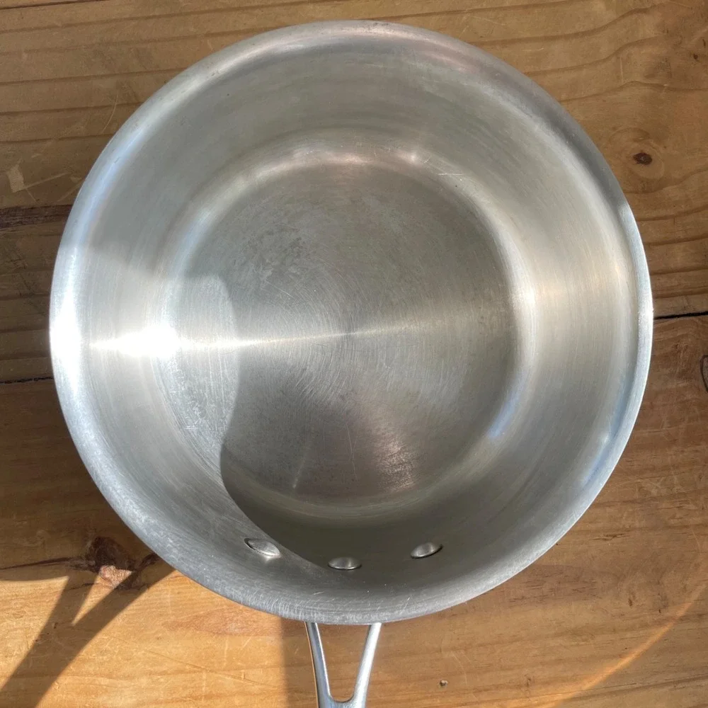 CALPHALON 87022, 2.5 QT/2.3L pot, NO LID, Pre-owned SAUCE PAN.